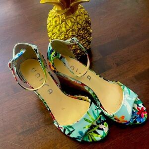 Unisa Yeavette Floral Satin Fabric Wedge Heel Sandal Ankle Strap Tropical Size 6